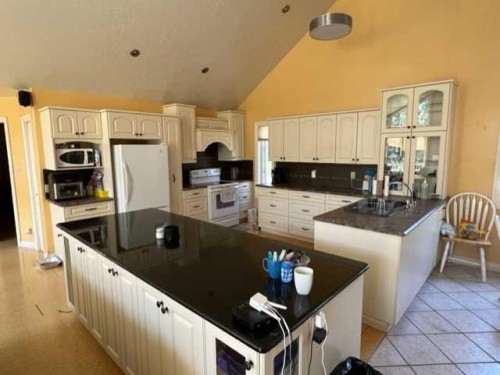 158 Poplar Drive Rr, Conklin, AB - Indoor Photo Showing Kitchen
