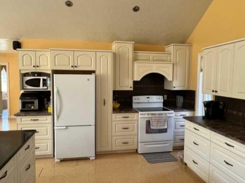 158 Poplar Drive Rr, Conklin, AB - Indoor Photo Showing Kitchen