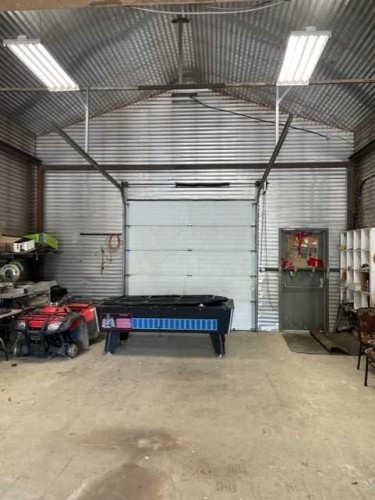 118 Poplar Drive Rr, Conklin, AB - Indoor Photo Showing Garage