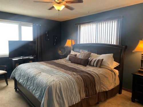 10016 102 Avenue, Lac La Biche, AB - Indoor Photo Showing Bedroom
