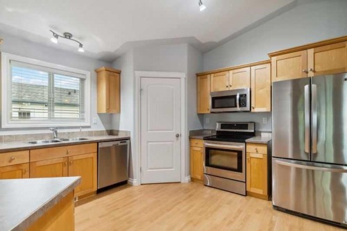 221 Ash Way, Fort Mcmurray, AB - Indoor Photo Showing Kitchen With Double Sink