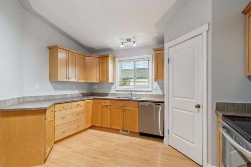 221 Ash Way, Fort Mcmurray, AB - Indoor Photo Showing Kitchen With Double Sink