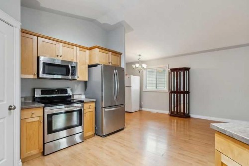 221 Ash Way, Fort Mcmurray, AB - Indoor Photo Showing Kitchen