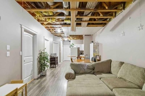 221 Ash Way, Fort Mcmurray, AB - Indoor Photo Showing Other Room