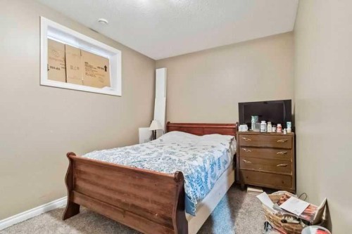 221 Ash Way, Fort Mcmurray, AB - Indoor Photo Showing Bedroom