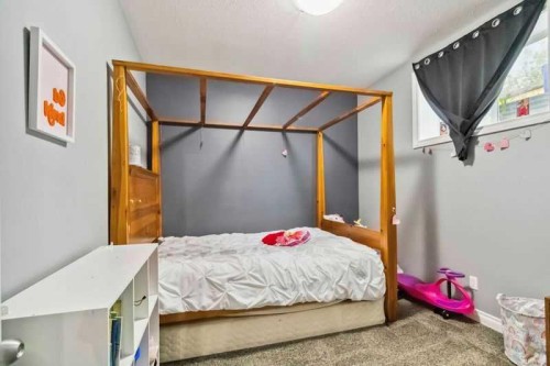 221 Ash Way, Fort Mcmurray, AB - Indoor Photo Showing Other Room