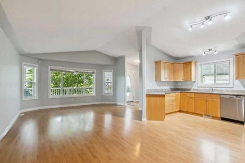 221 Ash Way, Fort Mcmurray, AB - Indoor Photo Showing Kitchen