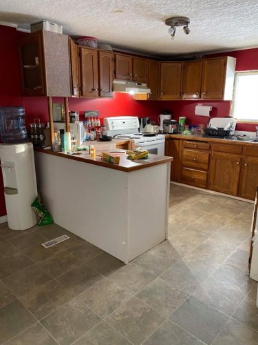 124 Singer Drive, Anzac, AB - Indoor Photo Showing Kitchen