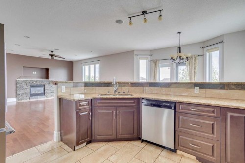 404 Killdeer Way, Fort Mcmurray, AB - Indoor Photo Showing Kitchen