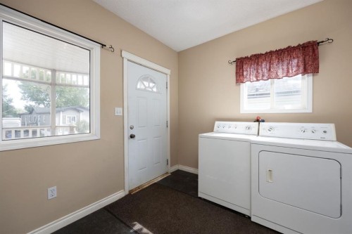 368 Grey Crescent, Fort Mcmurray, AB - Indoor Photo Showing Laundry Room