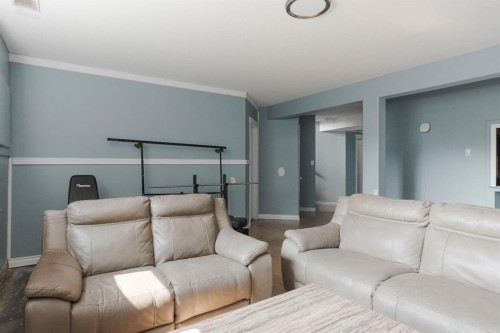 100 Laurier Place, Fort Mcmurray, AB - Indoor Photo Showing Living Room