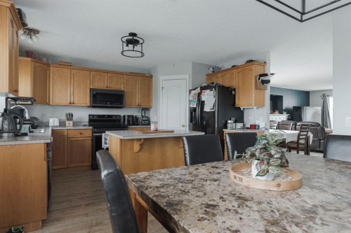100 Laurier Place, Fort Mcmurray, AB - Indoor Photo Showing Kitchen
