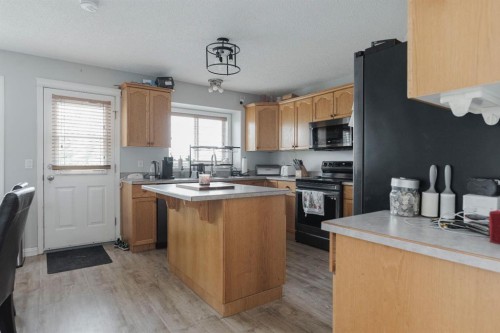 100 Laurier Place, Fort Mcmurray, AB - Indoor Photo Showing Kitchen