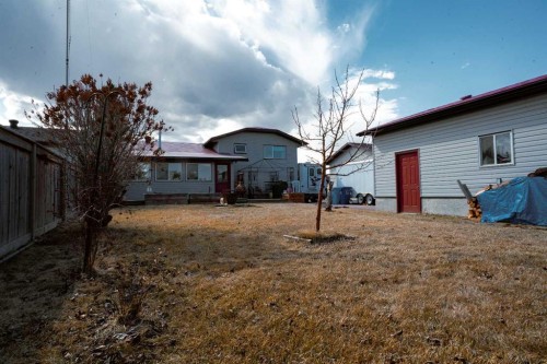 106 Becker Crescent, Fort Mcmurray, AB - Outdoor With Deck Patio Veranda