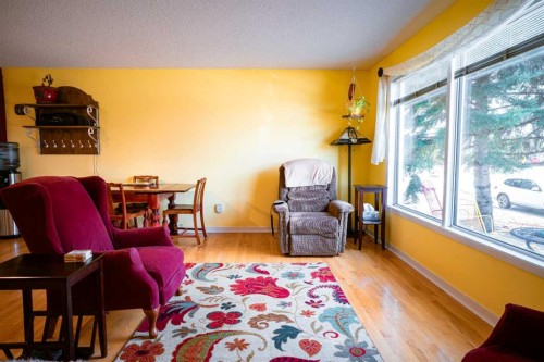 106 Becker Crescent, Fort Mcmurray, AB - Indoor Photo Showing Living Room