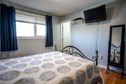 106 Becker Crescent, Fort Mcmurray, AB - Indoor Photo Showing Bedroom