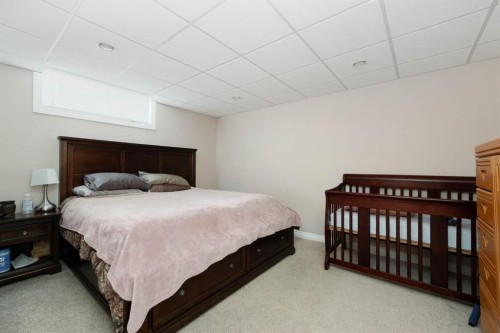 549 Walnut Crescent, Fort Mcmurray, AB - Indoor Photo Showing Bedroom