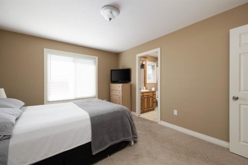 549 Walnut Crescent, Fort Mcmurray, AB - Indoor Photo Showing Bedroom