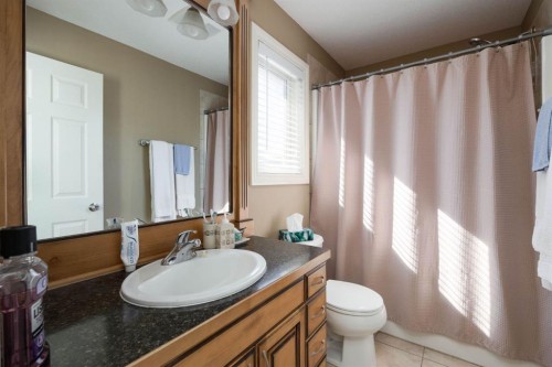 549 Walnut Crescent, Fort Mcmurray, AB - Indoor Photo Showing Bathroom