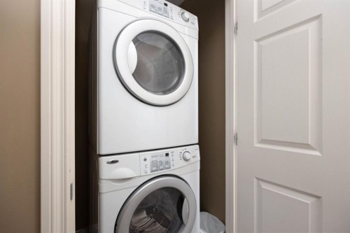 549 Walnut Crescent, Fort Mcmurray, AB - Indoor Photo Showing Laundry Room