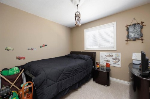 549 Walnut Crescent, Fort Mcmurray, AB - Indoor Photo Showing Bedroom