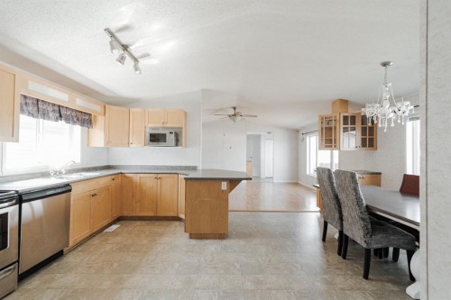 116 Balsam Way, Fort Mcmurray, AB - Indoor Photo Showing Kitchen