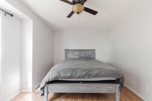 116 Balsam Way, Fort Mcmurray, AB - Indoor Photo Showing Bedroom