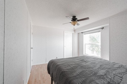 116 Balsam Way, Fort Mcmurray, AB - Indoor Photo Showing Bedroom