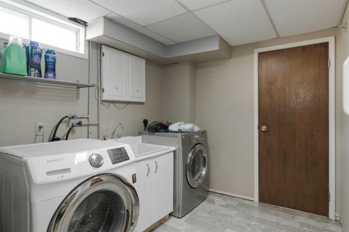 32 Moberly Crescent, Fort Mcmurray, AB - Indoor Photo Showing Laundry Room