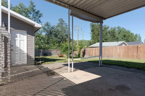 32 Moberly Crescent, Fort Mcmurray, AB - Outdoor With Exterior