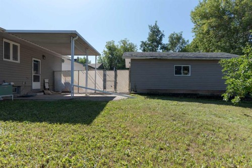 32 Moberly Crescent, Fort Mcmurray, AB - Outdoor With Exterior