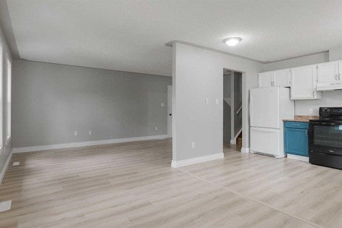 1069 Timberline Drive, Fort Mcmurray, AB - Indoor Photo Showing Kitchen