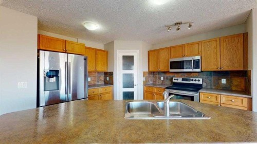334 Grosbeak Way, Fort Mcmurray, AB - Indoor Photo Showing Kitchen With Stainless Steel Kitchen With Double Sink