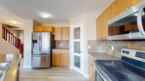 334 Grosbeak Way, Fort Mcmurray, AB - Indoor Photo Showing Kitchen
