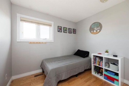145 Dundas Road, Fort Mcmurray, AB - Indoor Photo Showing Bedroom