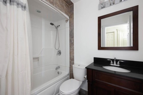 145 Dundas Road, Fort Mcmurray, AB - Indoor Photo Showing Bathroom