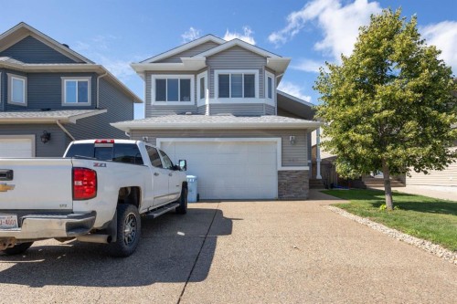 457 Walnut Crescent, Fort Mcmurray, AB - Outdoor With Facade
