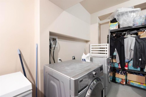 457 Walnut Crescent, Fort Mcmurray, AB - Indoor Photo Showing Laundry Room