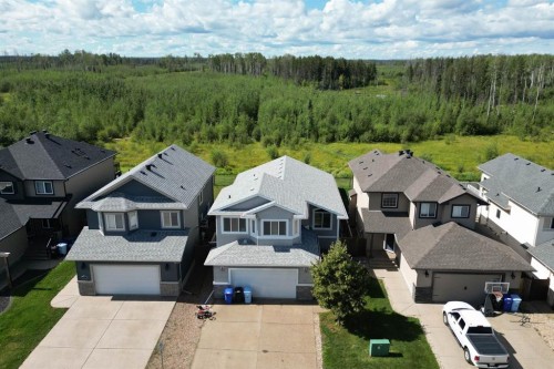 457 Walnut Crescent, Fort Mcmurray, AB - Outdoor With Facade