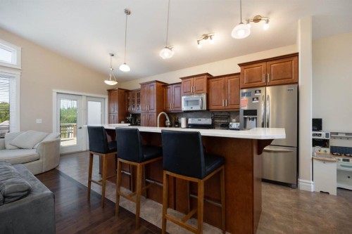 457 Walnut Crescent, Fort Mcmurray, AB - Indoor Photo Showing Kitchen With Upgraded Kitchen