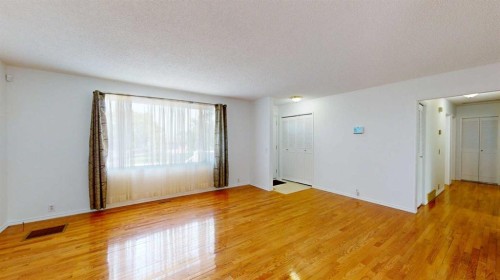 121 Beale Crescent, Fort Mcmurray, AB - Indoor Photo Showing Other Room