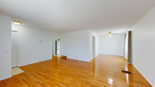 121 Beale Crescent, Fort Mcmurray, AB - Indoor Photo Showing Other Room