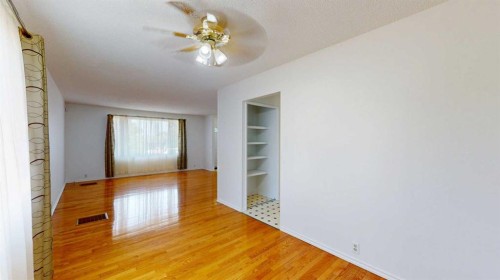 121 Beale Crescent, Fort Mcmurray, AB - Indoor Photo Showing Other Room