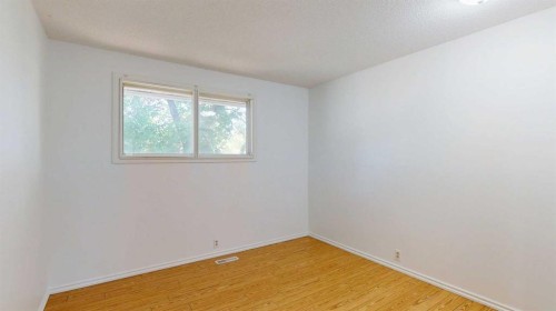 121 Beale Crescent, Fort Mcmurray, AB - Indoor Photo Showing Other Room