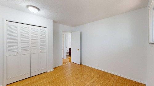 121 Beale Crescent, Fort Mcmurray, AB - Indoor Photo Showing Other Room