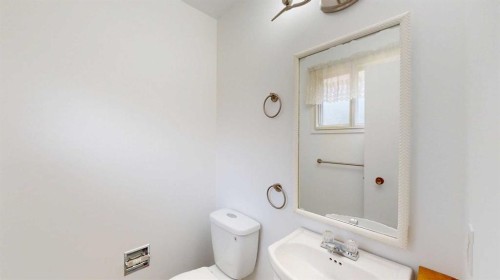 121 Beale Crescent, Fort Mcmurray, AB - Indoor Photo Showing Bathroom