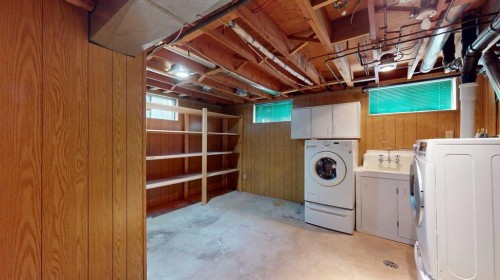 121 Beale Crescent, Fort Mcmurray, AB - Indoor Photo Showing Laundry Room