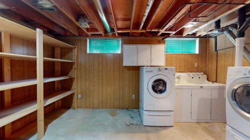 121 Beale Crescent, Fort Mcmurray, AB - Indoor Photo Showing Laundry Room