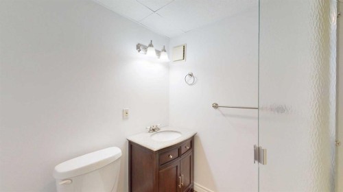 121 Beale Crescent, Fort Mcmurray, AB - Indoor Photo Showing Bathroom