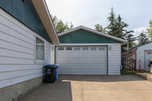 121 Beale Crescent, Fort Mcmurray, AB - Outdoor With Exterior